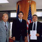 米国テロ災害への義援活動 励ましのメッセージをロバート・ルーダン米国総領事へ　2001.11.26