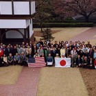 春の日帰り旅行　2002.4.6 迎賓館前で全員集合