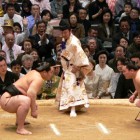 大相撲春場所千秋楽観戦と大相撲談議 2007年3月25日(日) 講演者：ドリーン・シモンズさん ハートンホテル心斎橋/大阪府立体育会館